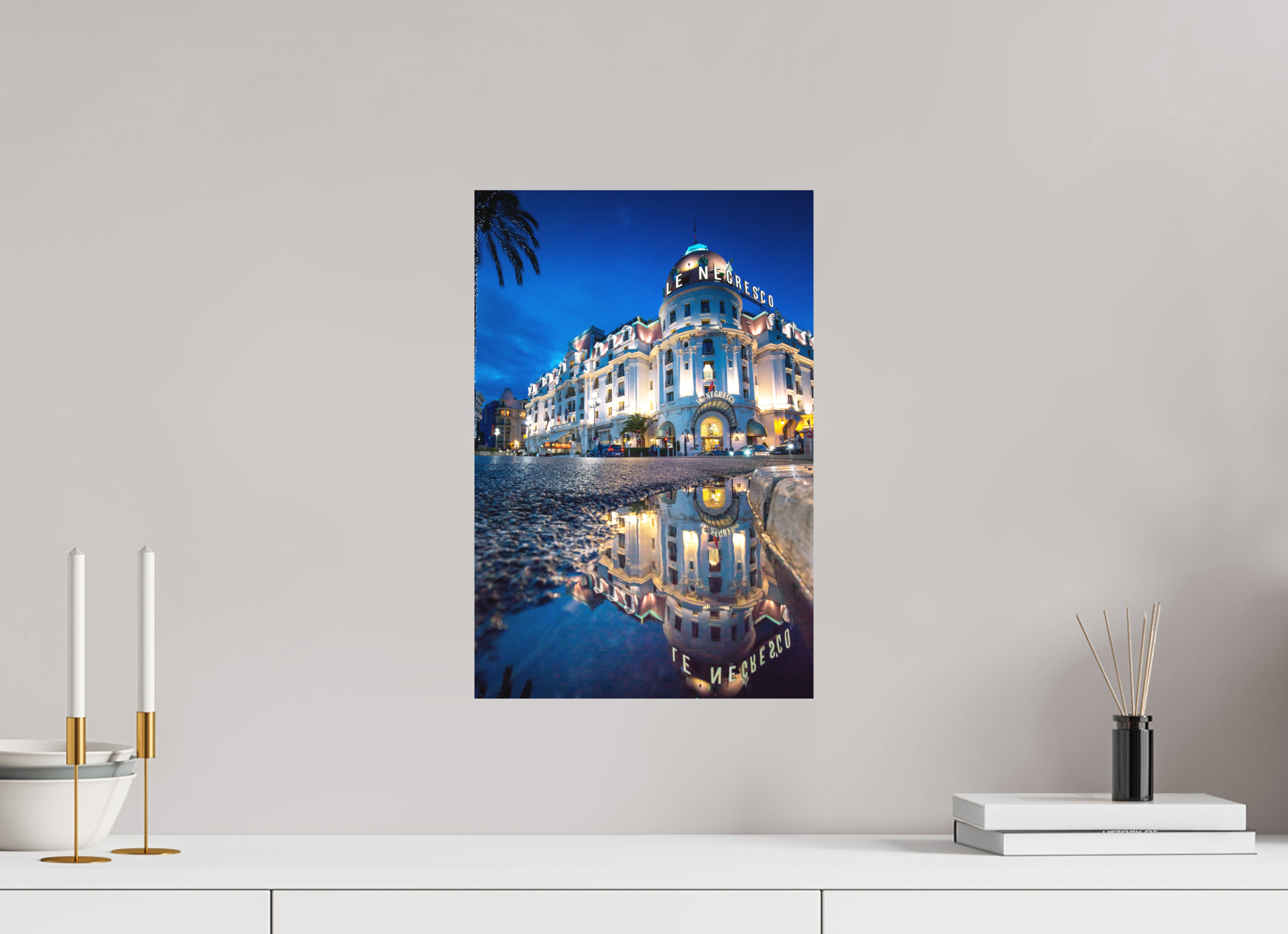 Tirage d’art Nice hôtel Negresco reflets nuit Promenade des Anglais Côte d’Azur 30 x 45 cm, Hahnemühle Photo Rag Bright White Reflets du Negresco