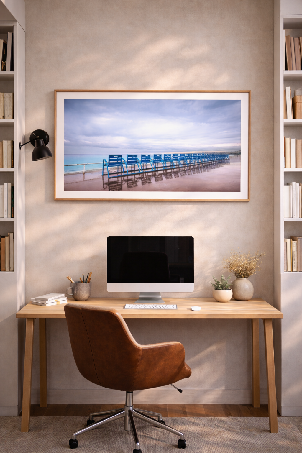 Affiche photo Nice – Chaises bleues & reflets, Promenade des Anglais | Décoration murale Côte d’Azur